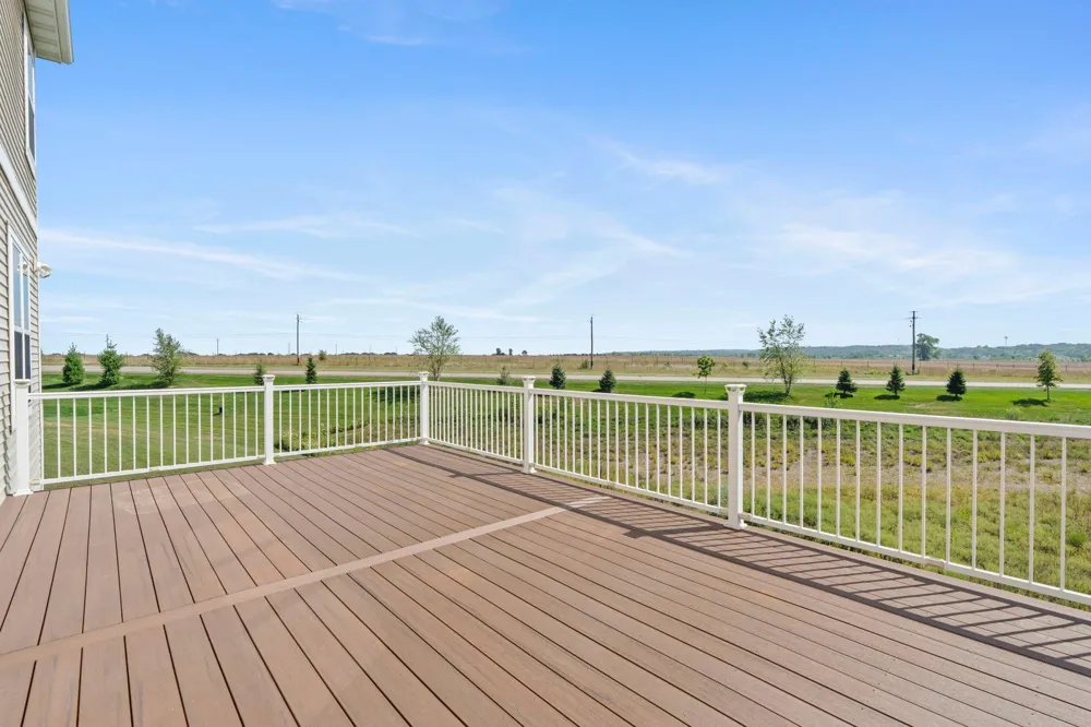 1961 Dahlia Drive Shakopee, MN 55379