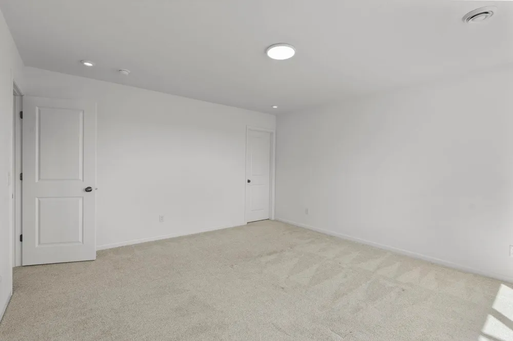 1961 Dahlia Drive Shakopee, MN 55379