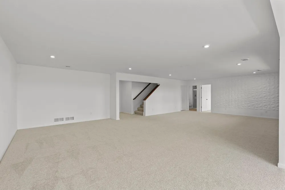 1961 Dahlia Drive Shakopee, MN 55379