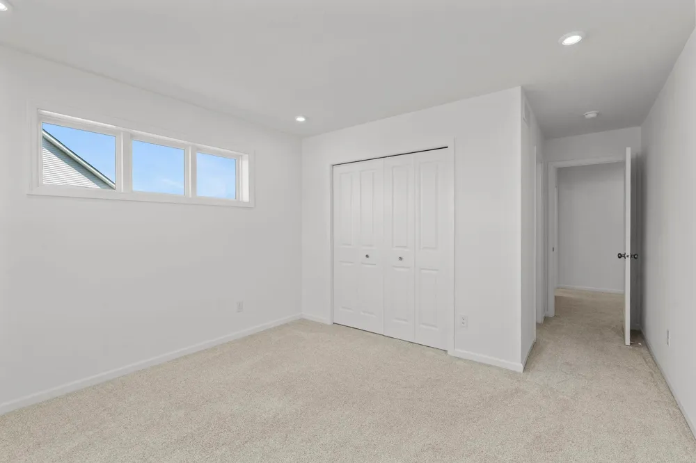 1961 Dahlia Drive Shakopee, MN 55379