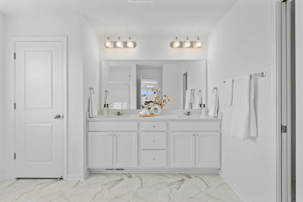 1961 Dahlia Drive Shakopee, MN 55379