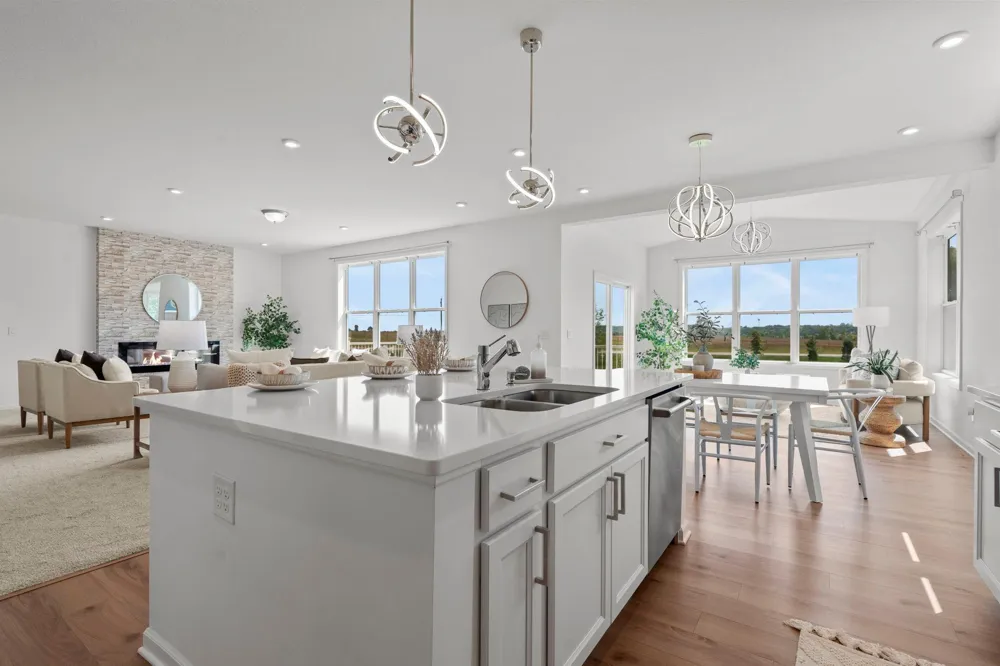1961 Dahlia Drive Shakopee, MN 55379