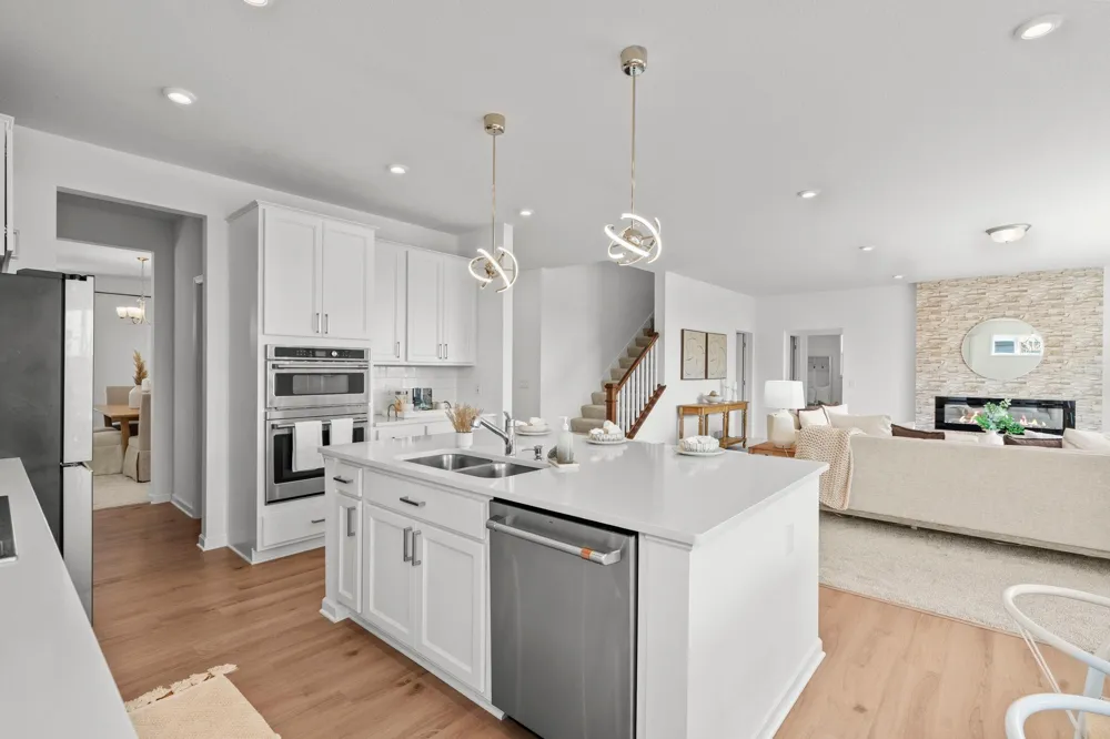 1961 Dahlia Drive Shakopee, MN 55379