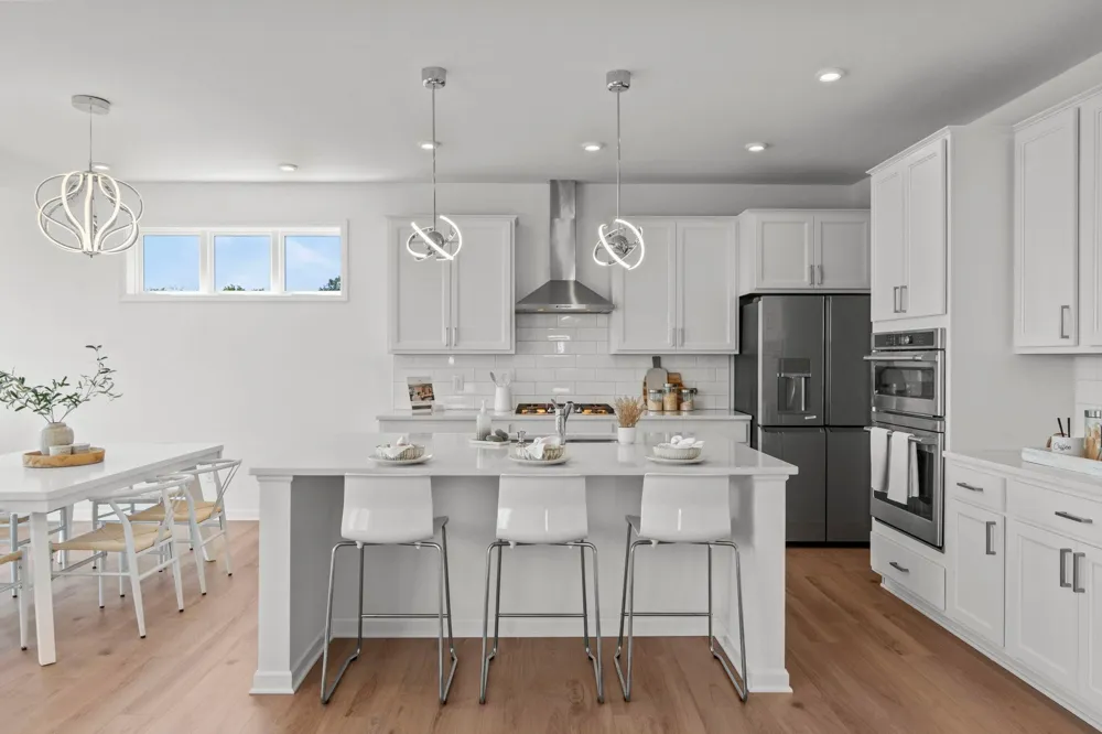 1961 Dahlia Drive Shakopee, MN 55379