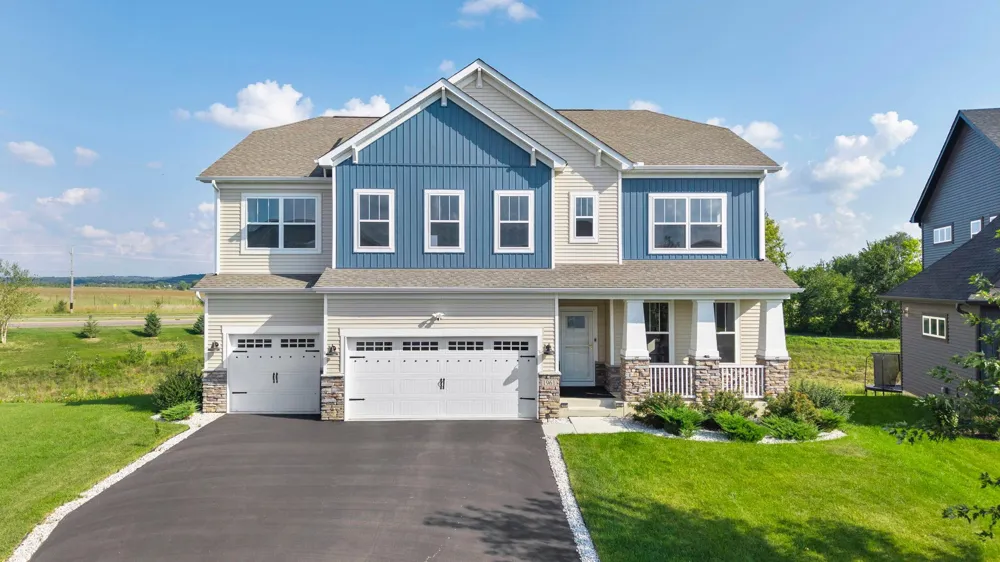 1961 Dahlia Drive Shakopee, MN 55379