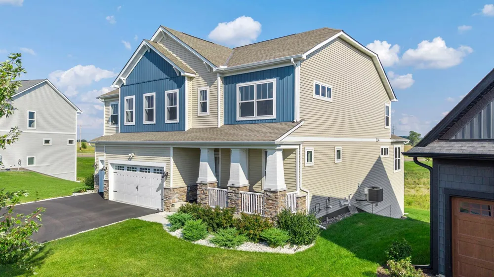 1961 Dahlia Drive Shakopee, MN 55379
