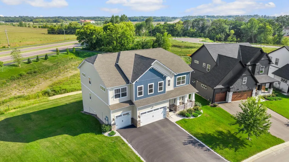 1961 Dahlia Drive Shakopee, MN 55379