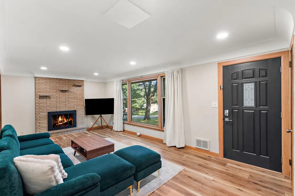 1351 Hillcrest Drive NE Fridley, MN 55432
