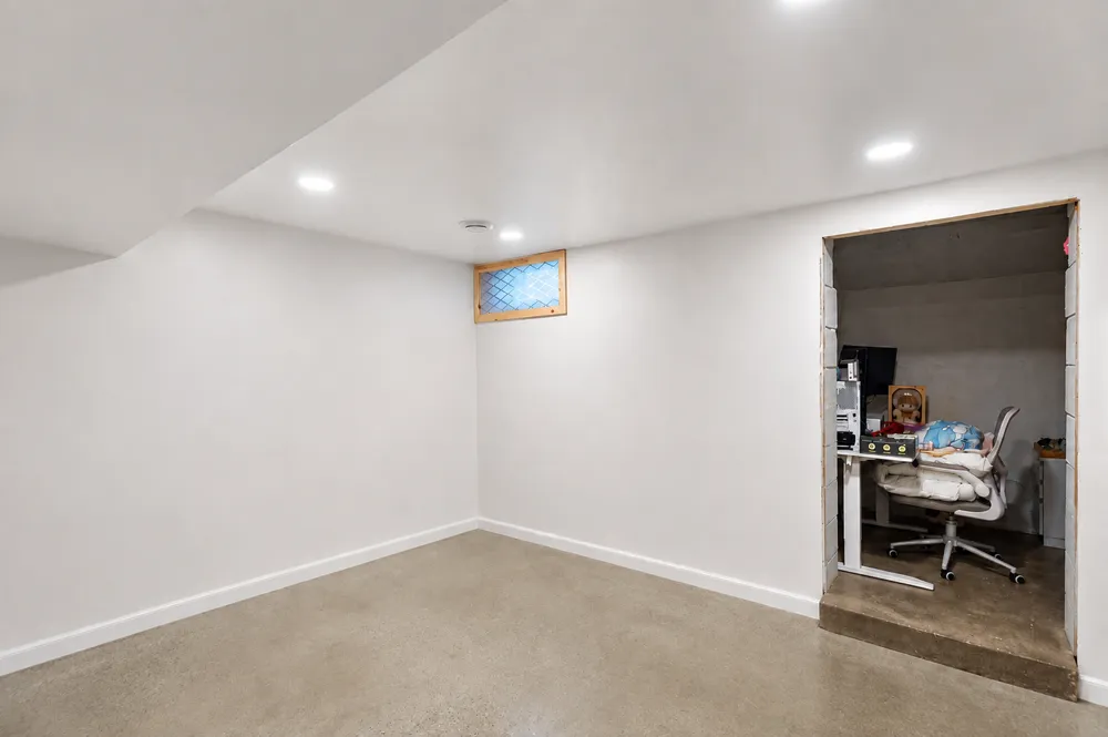 1351 Hillcrest Drive NE Fridley, MN 55432