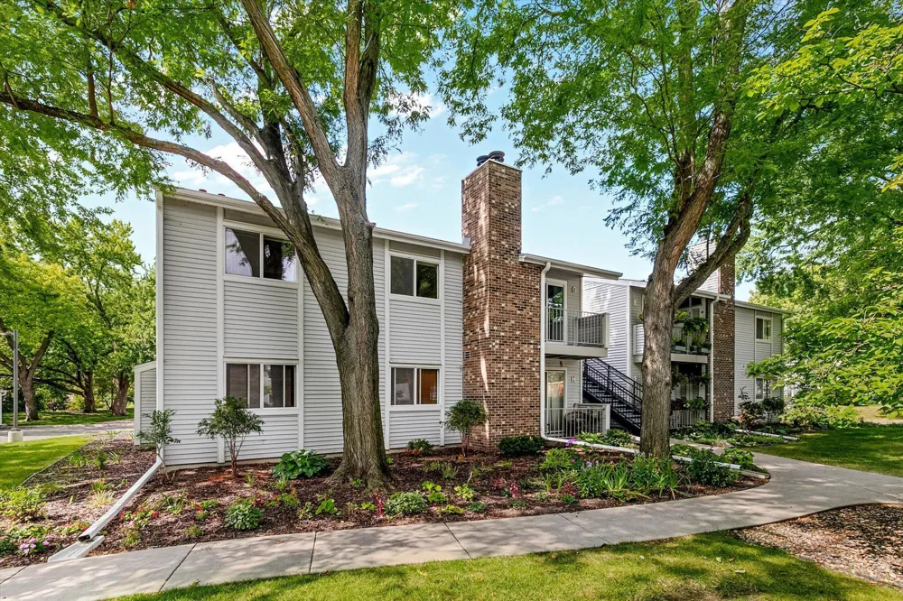 2296 Benson Avenue #G Saint Paul, MN 55116