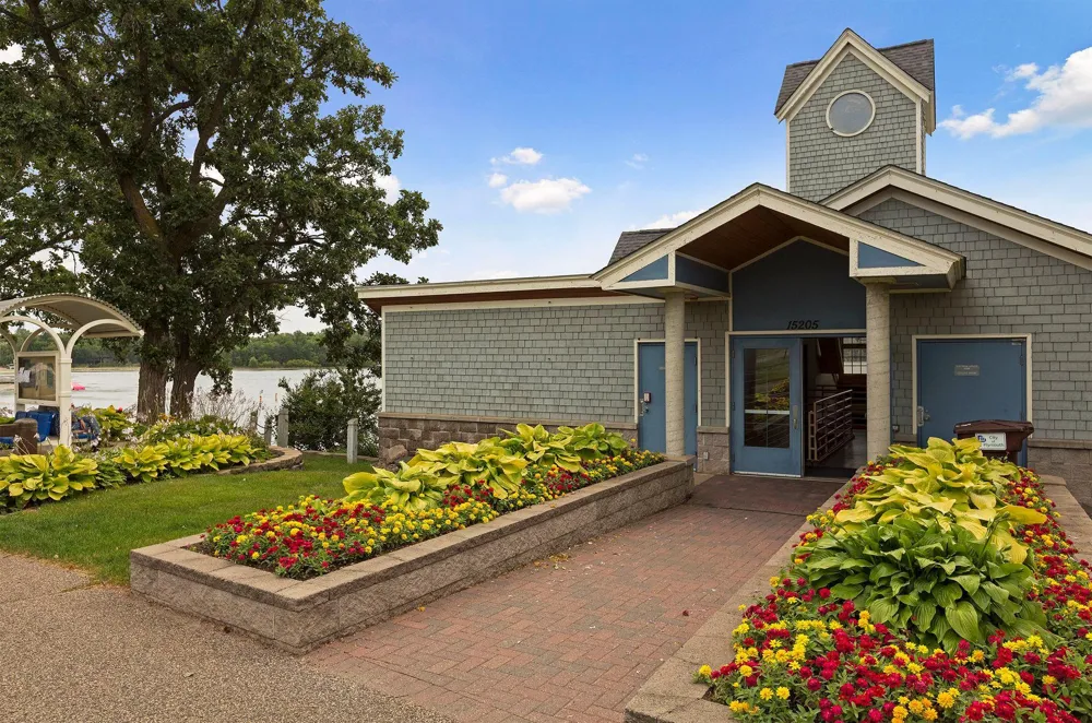 1900 Lanewood Lane Plymouth, MN 55447