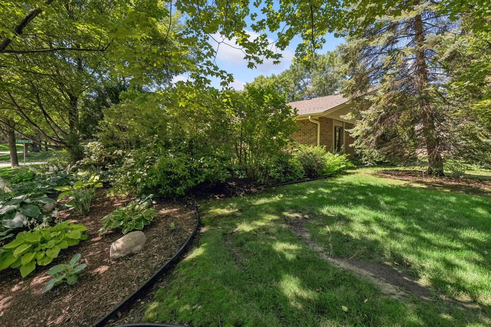 1900 Lanewood Lane Plymouth, MN 55447
