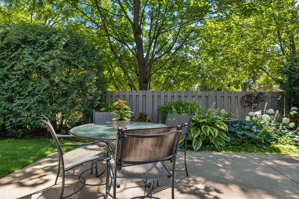1900 Lanewood Lane Plymouth, MN 55447
