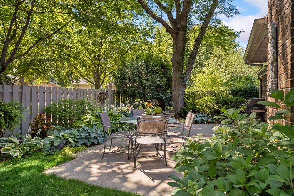 1900 Lanewood Lane Plymouth, MN 55447