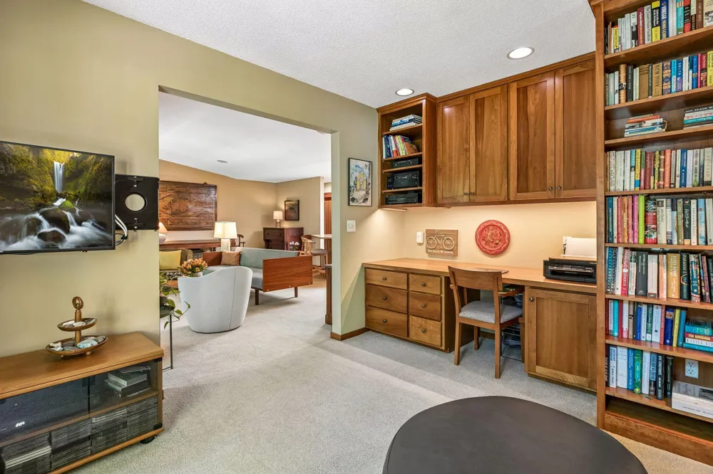 1900 Lanewood Lane Plymouth, MN 55447