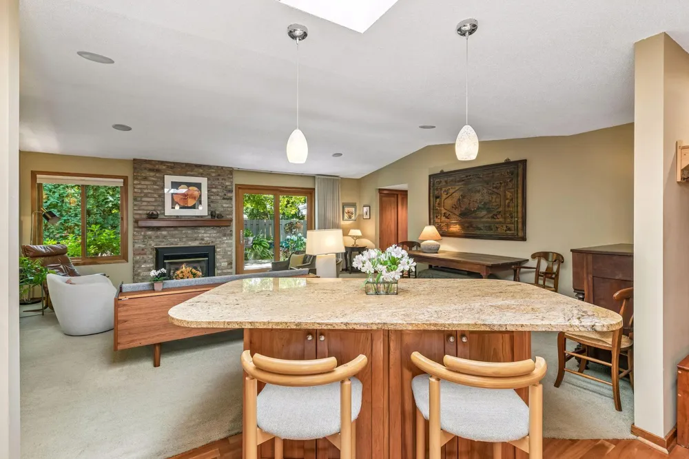1900 Lanewood Lane Plymouth, MN 55447