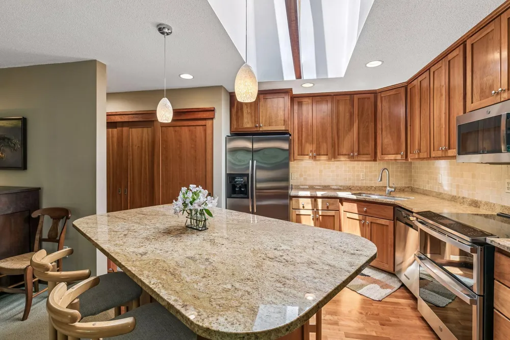 1900 Lanewood Lane Plymouth, MN 55447