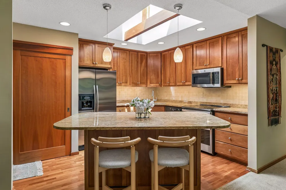 1900 Lanewood Lane Plymouth, MN 55447