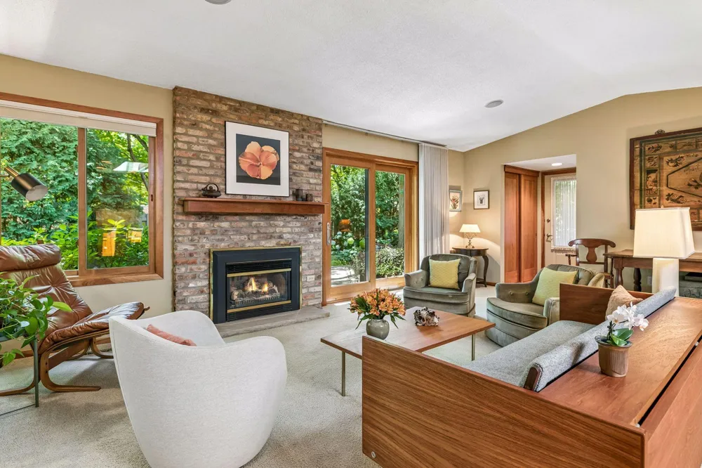 1900 Lanewood Lane Plymouth, MN 55447