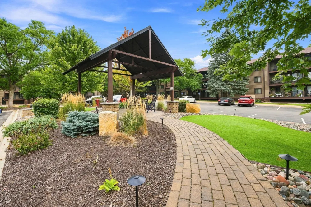 7601 W 101st Street #114 Bloomington, MN 55438