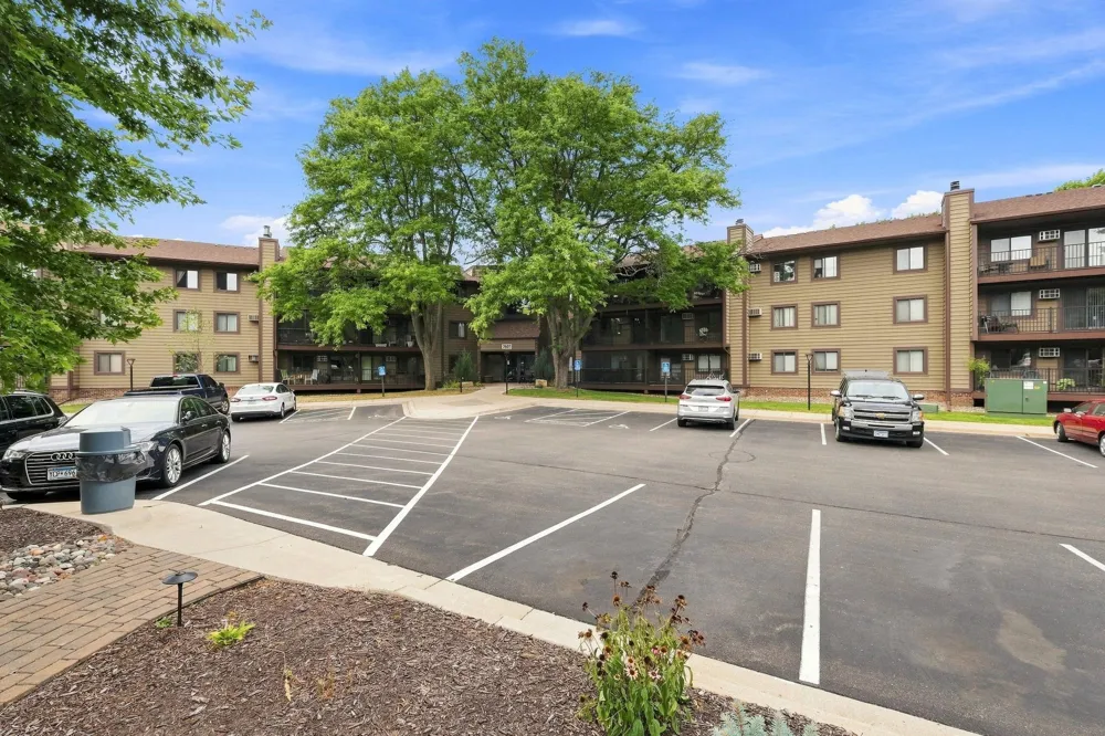 7601 W 101st Street #114 Bloomington, MN 55438