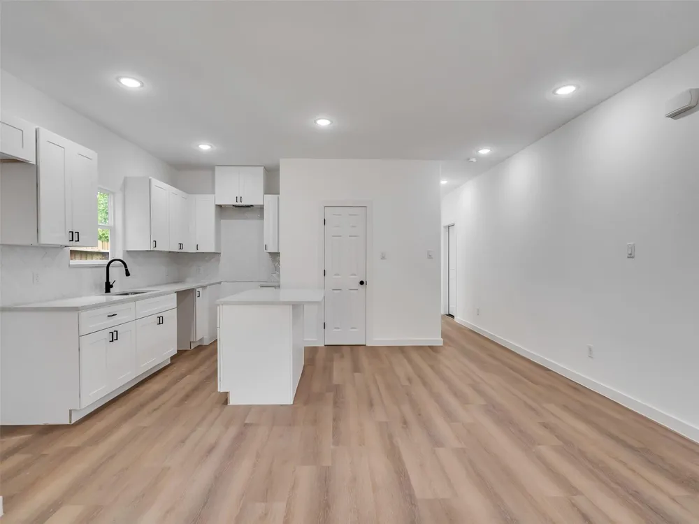 8102 Crestview Unit A/B Drive Houston, TX 77028
