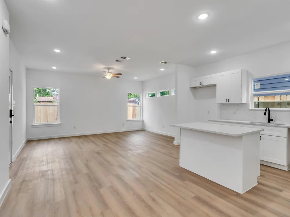 8102 Crestview Unit A/B Drive Houston, TX 77028