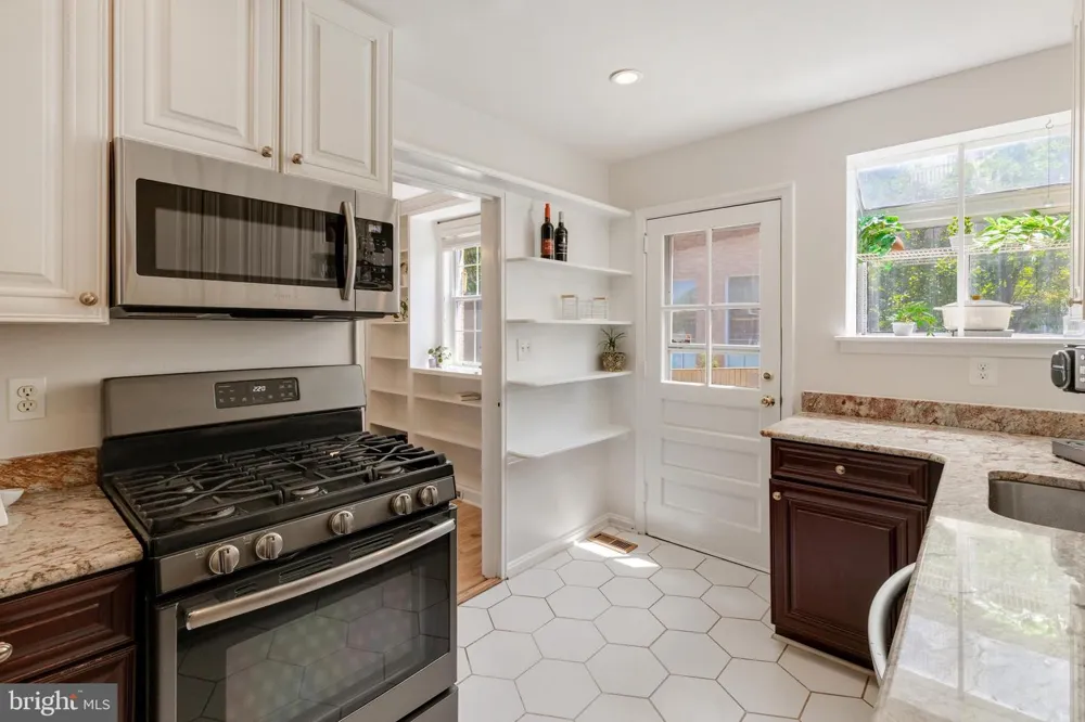 3740 KELLER AVENUE Alexandria, VA 22302