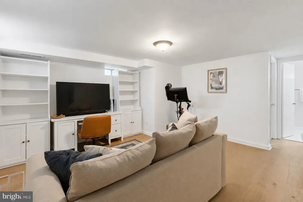 3740 KELLER AVENUE Alexandria, VA 22302
