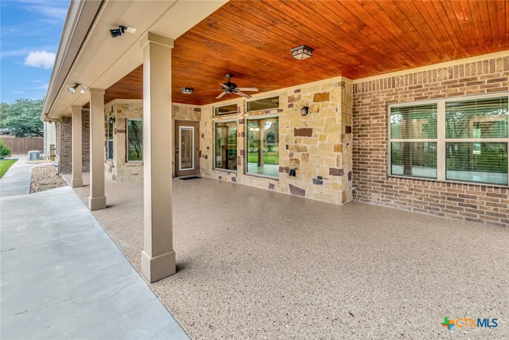 249 Post Oak Bend Inez, TX 77968