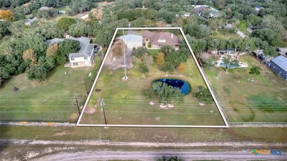 249 Post Oak Bend Inez, TX 77968