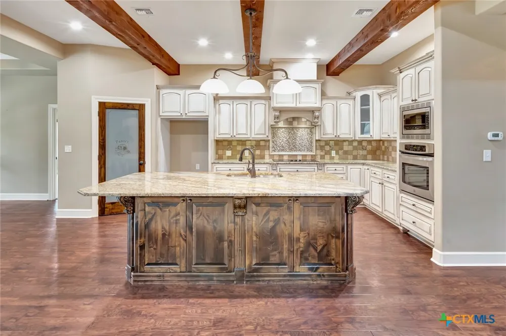 249 Post Oak Bend Inez, TX 77968