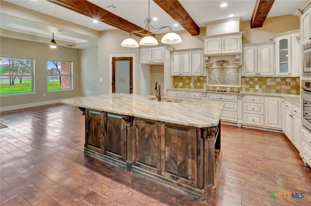 249 Post Oak Bend Inez, TX 77968
