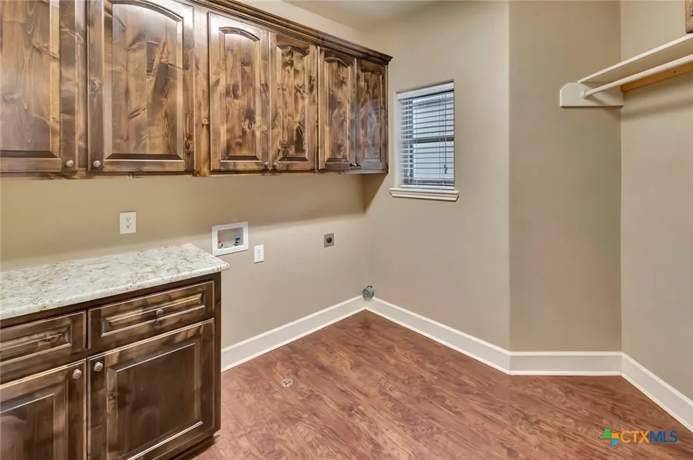 249 Post Oak Bend Inez, TX 77968