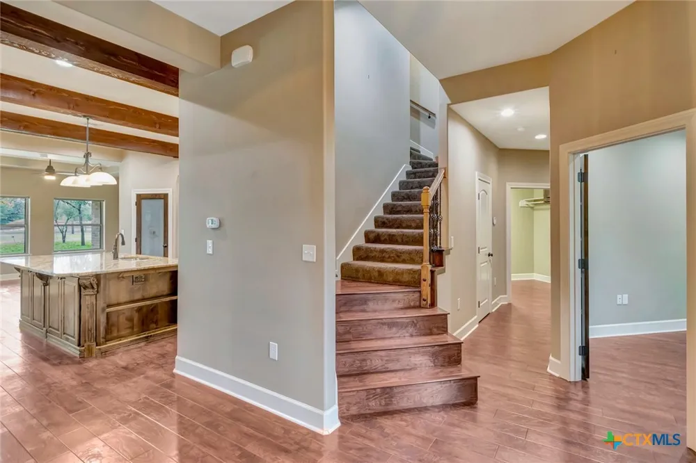 249 Post Oak Bend Inez, TX 77968