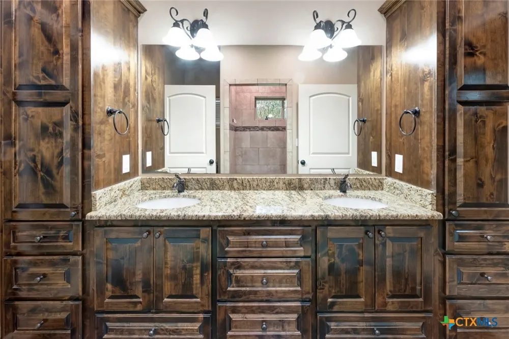 249 Post Oak Bend Inez, TX 77968
