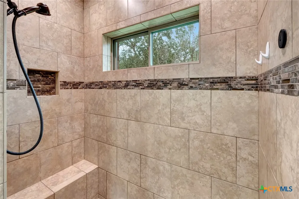 249 Post Oak Bend Inez, TX 77968