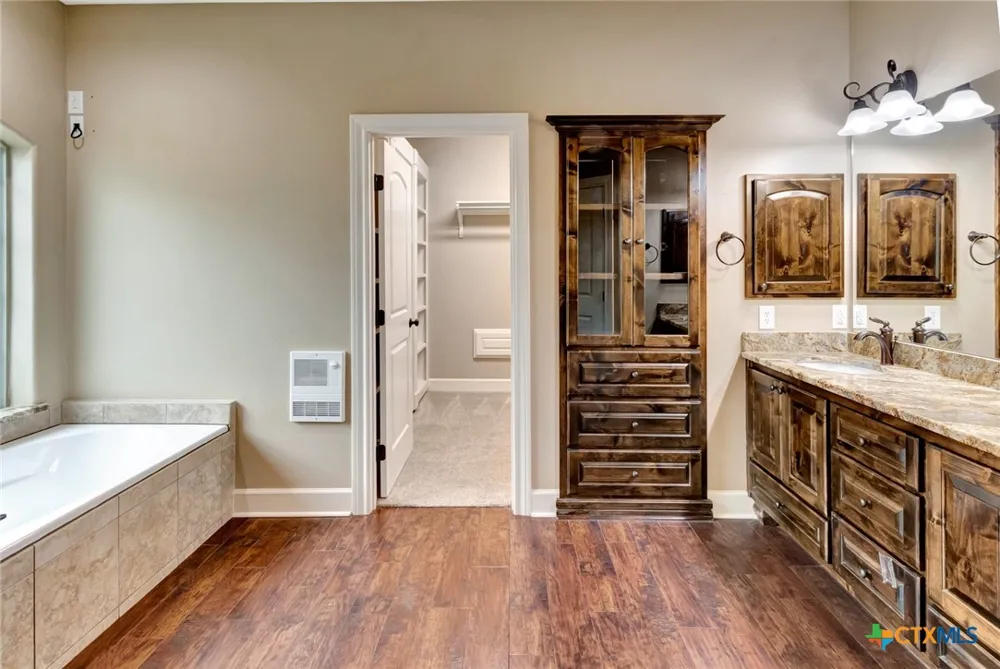 249 Post Oak Bend Inez, TX 77968