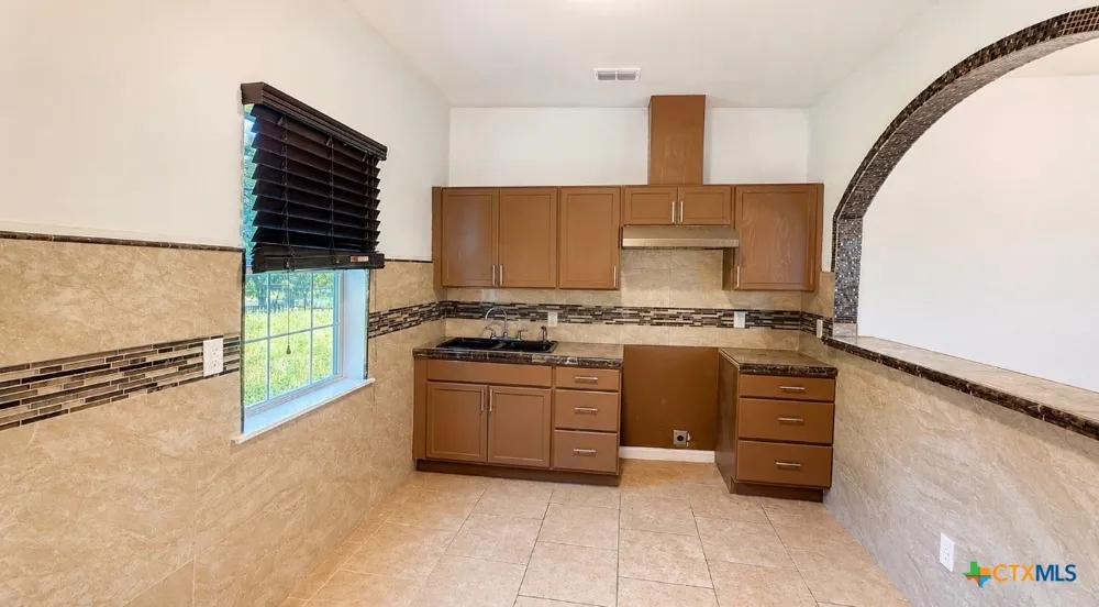 510 E Pine Street Seguin, TX 78155