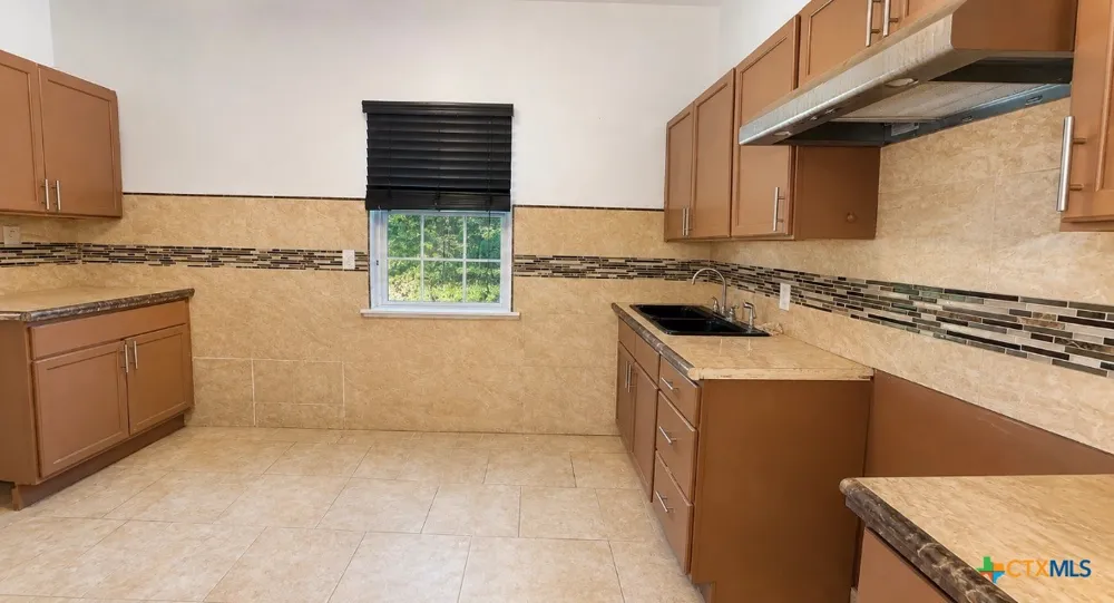 510 E Pine Street Seguin, TX 78155
