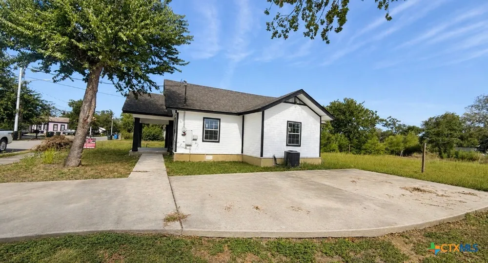510 E Pine Street Seguin, TX 78155
