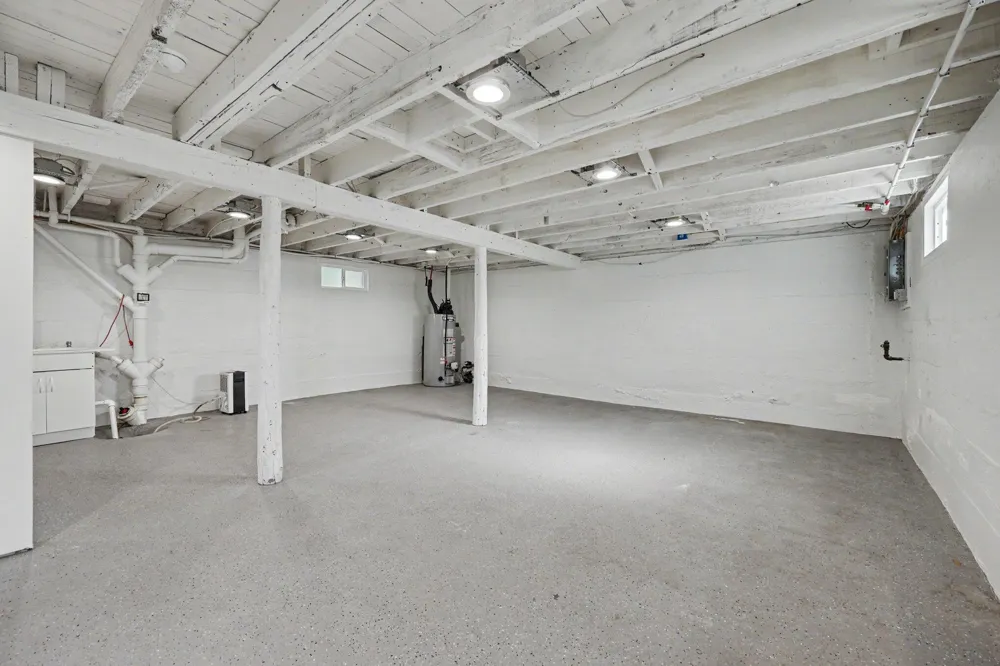 327 Lewis Street Rockford, MI 49341