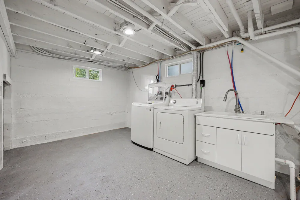327 Lewis Street Rockford, MI 49341