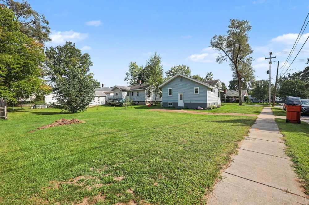 327 Lewis Street Rockford, MI 49341