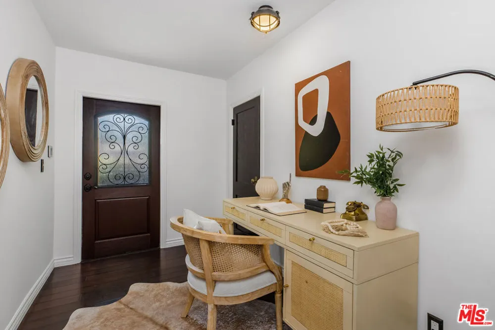 686 San Juan Avenue Venice, CA 90291
