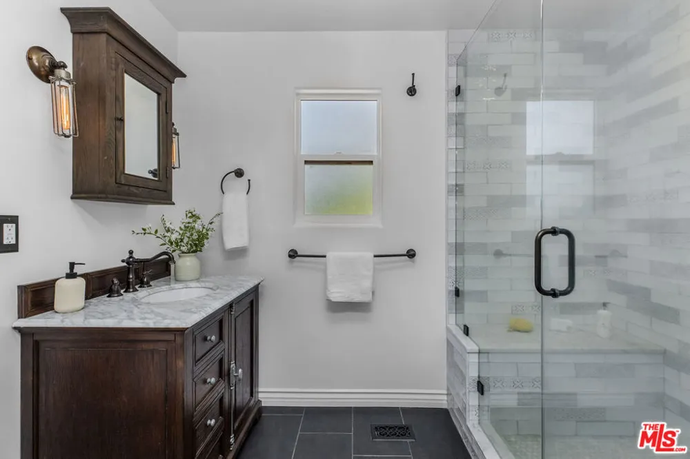 686 San Juan Avenue Venice, CA 90291