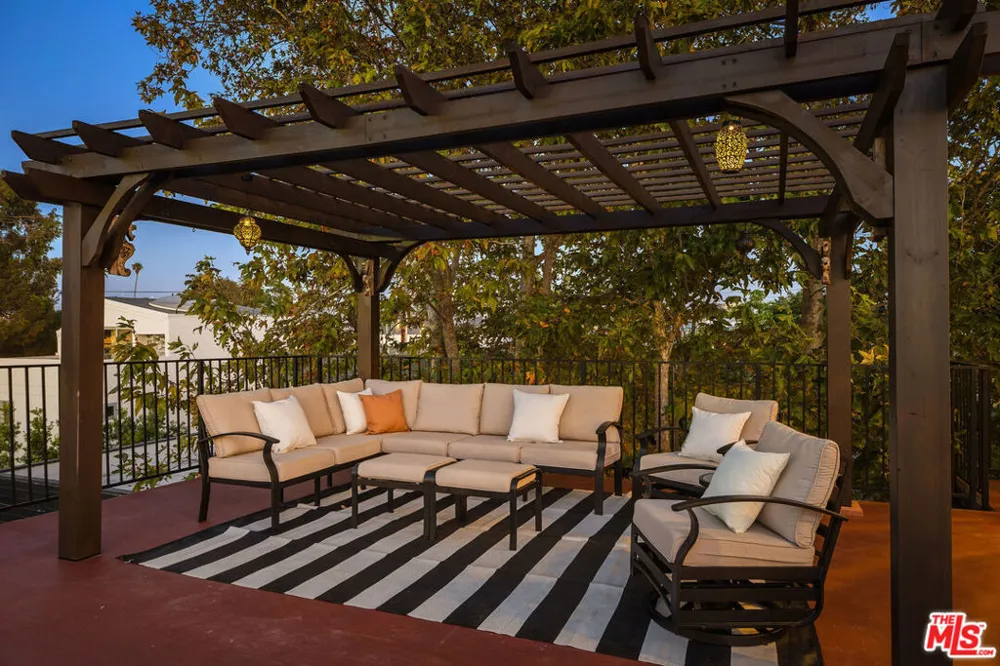 686 San Juan Avenue Venice, CA 90291