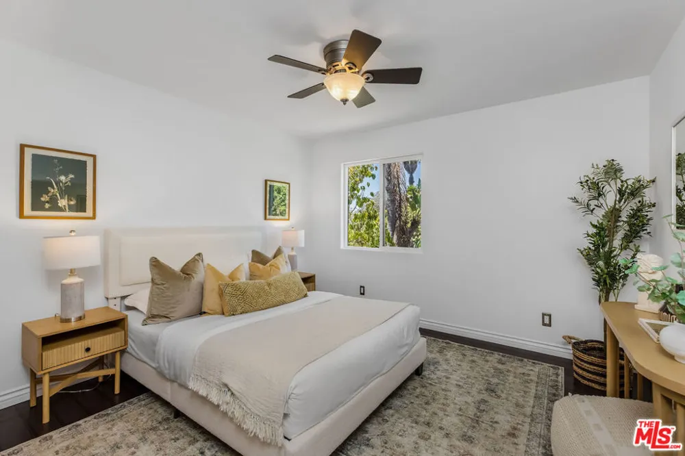 686 San Juan Avenue Venice, CA 90291