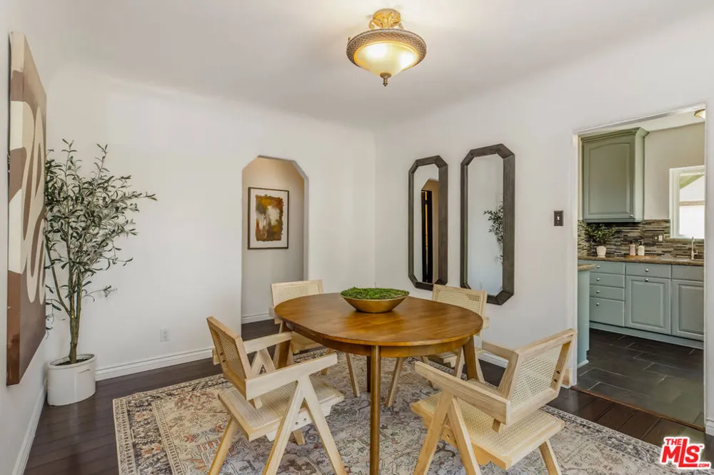 686 San Juan Avenue Venice, CA 90291