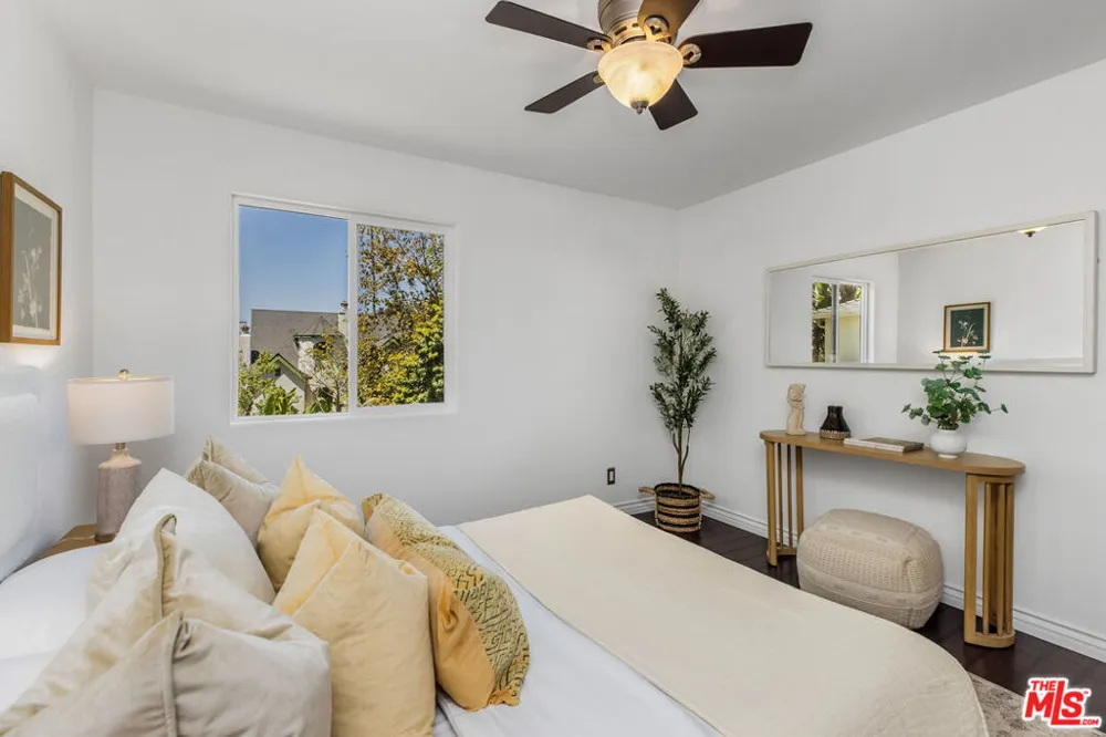 686 San Juan Avenue Venice, CA 90291